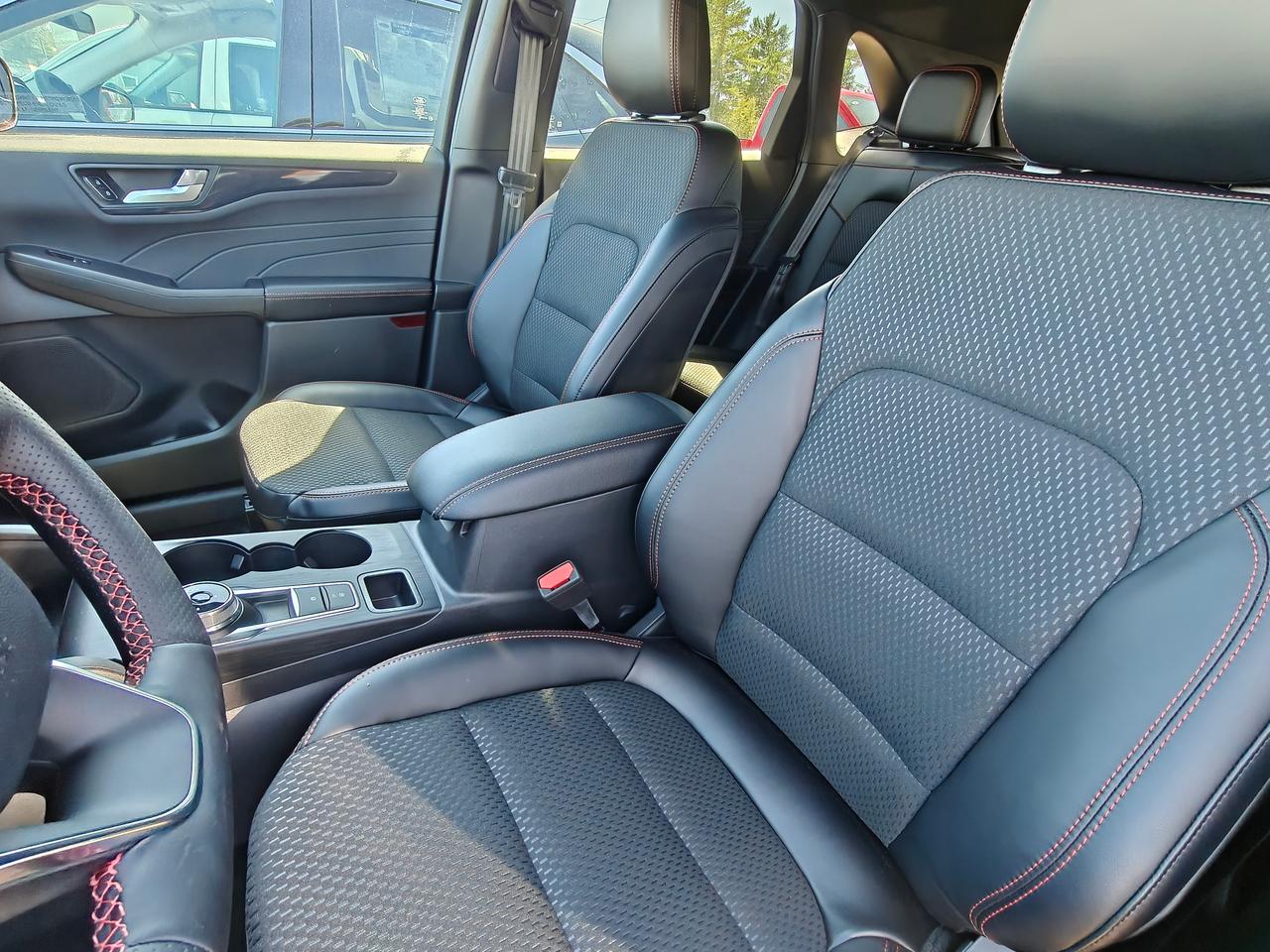 2025 Ford Escape ST-Line AWD Photo