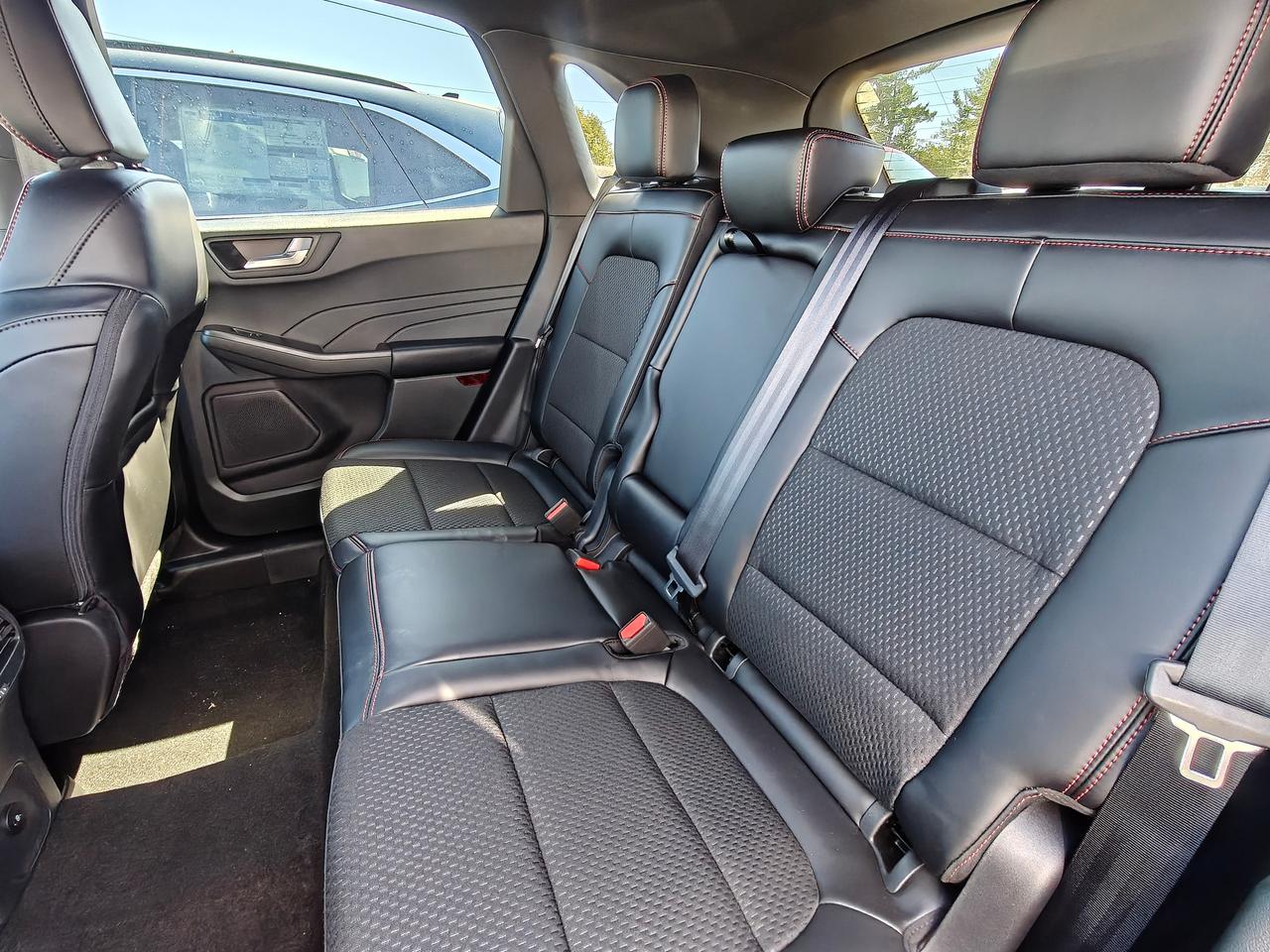 2025 Ford Escape ST-Line AWD Photo