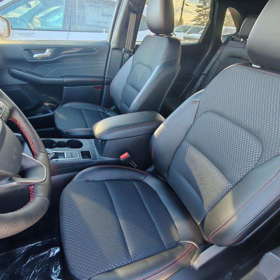 2025 Ford Escape ST-Line AWD Photo4