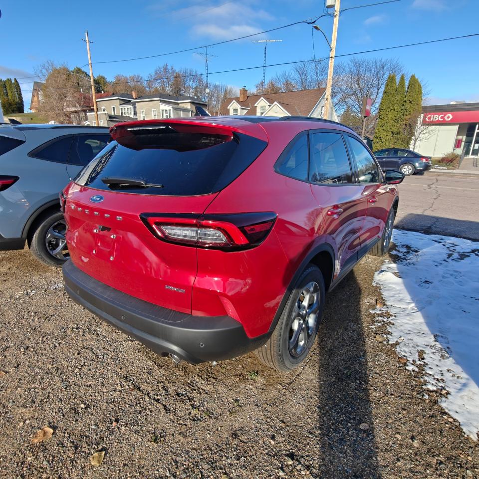2025 Ford Escape ST-Line AWD Photo2