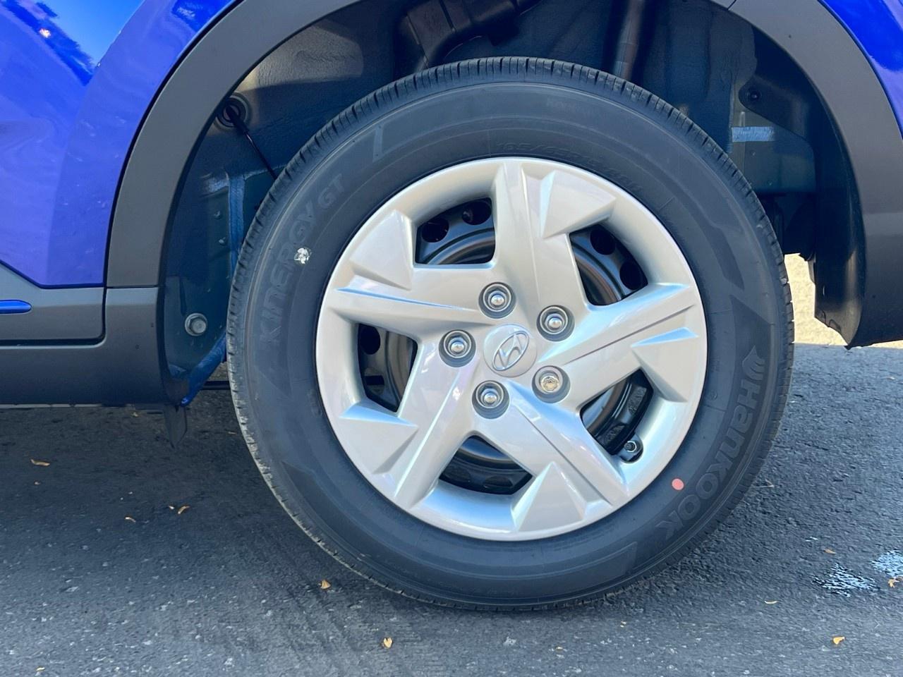 2026 Hyundai Venue Essential IVT w/Two-Tone Photo