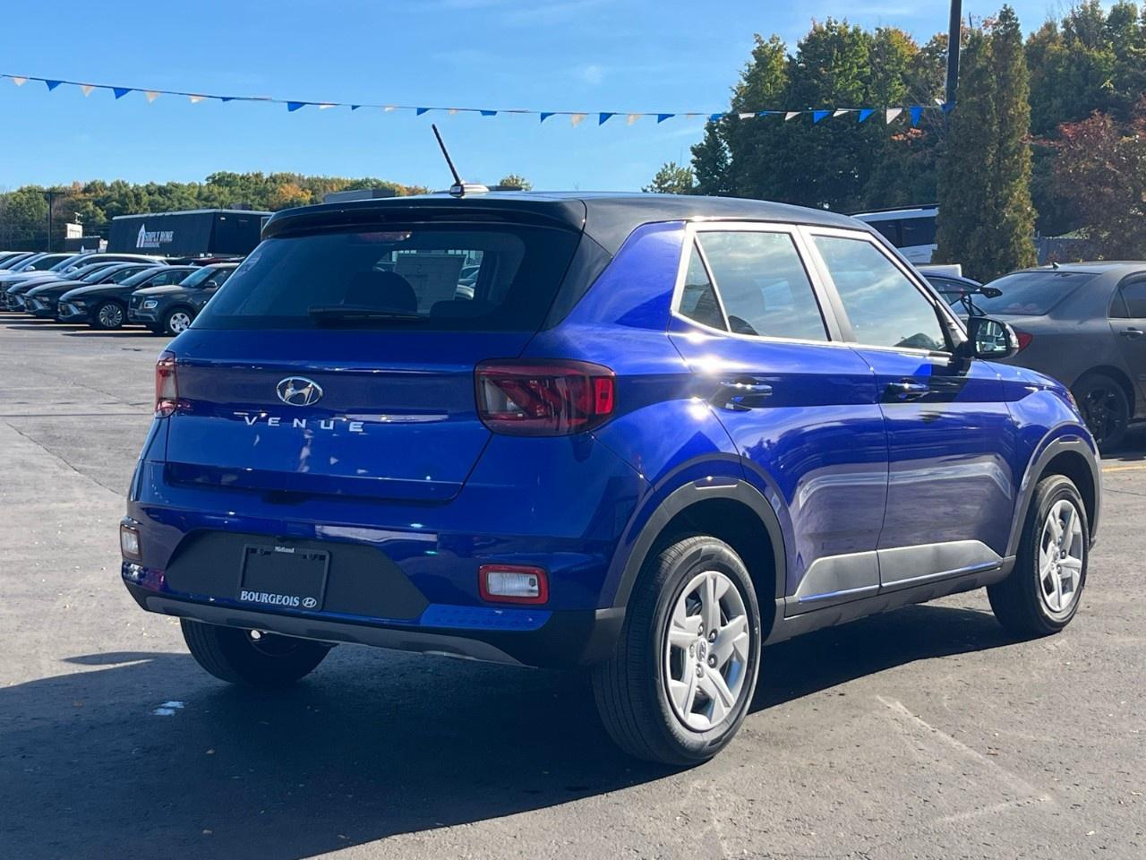 2026 Hyundai Venue Essential IVT w/Two-Tone Photo