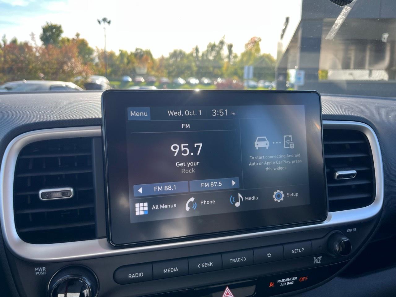 2026 Hyundai Venue Essential IVT w/Two-Tone Photo