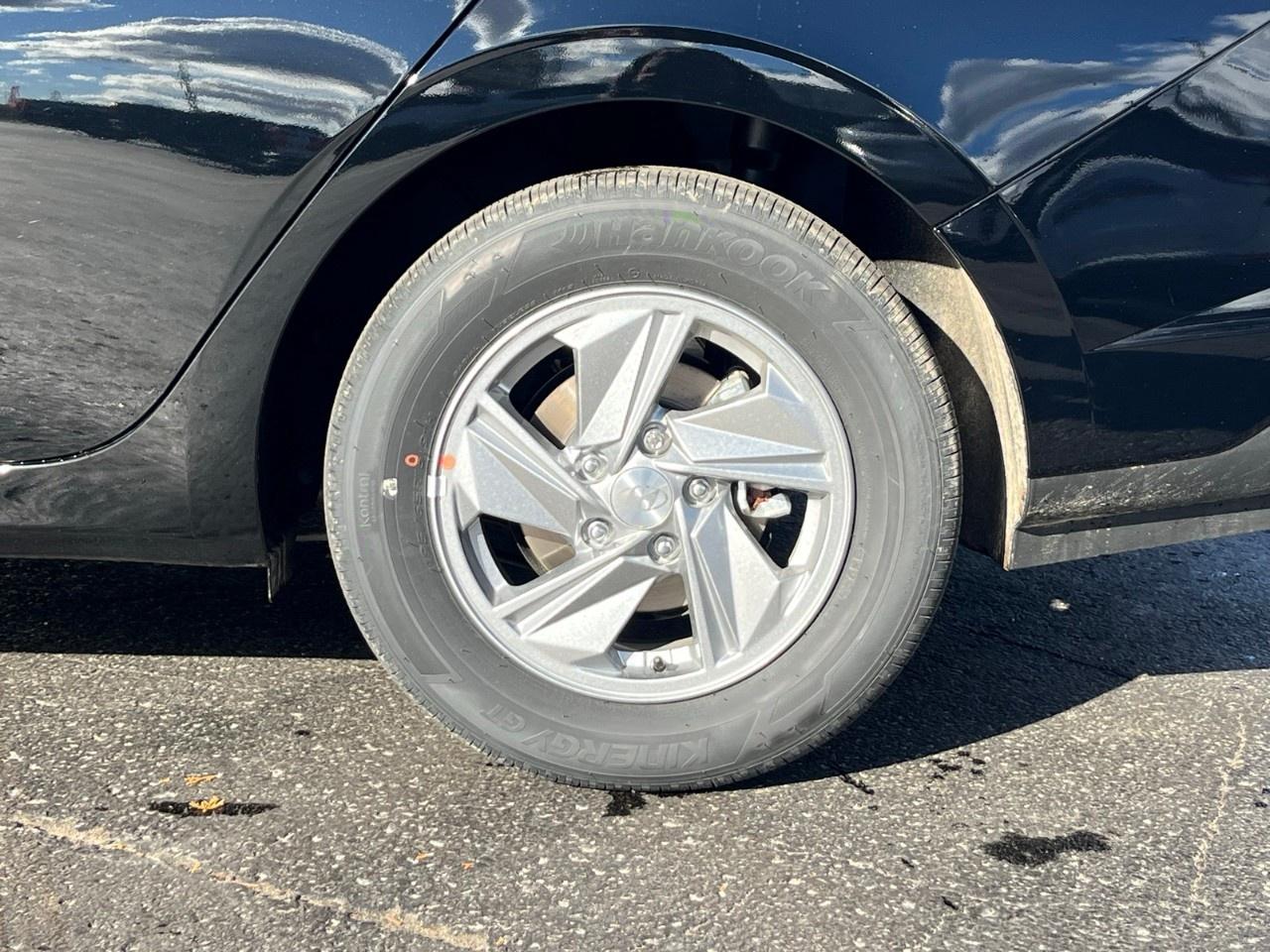 2025 Hyundai Elantra Essential IVT Photo