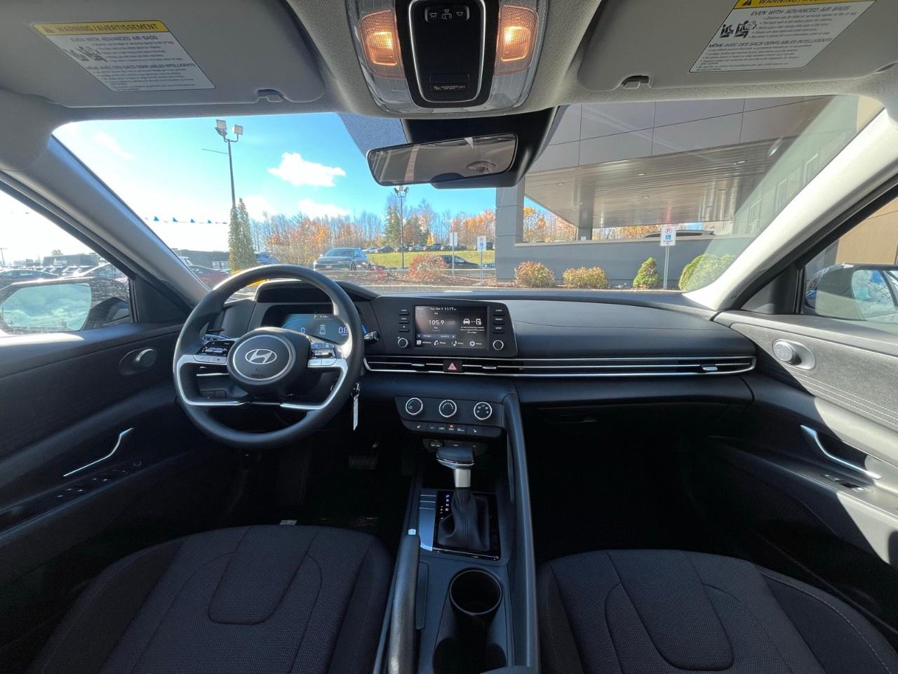 2025 Hyundai Elantra Essential IVT Photo