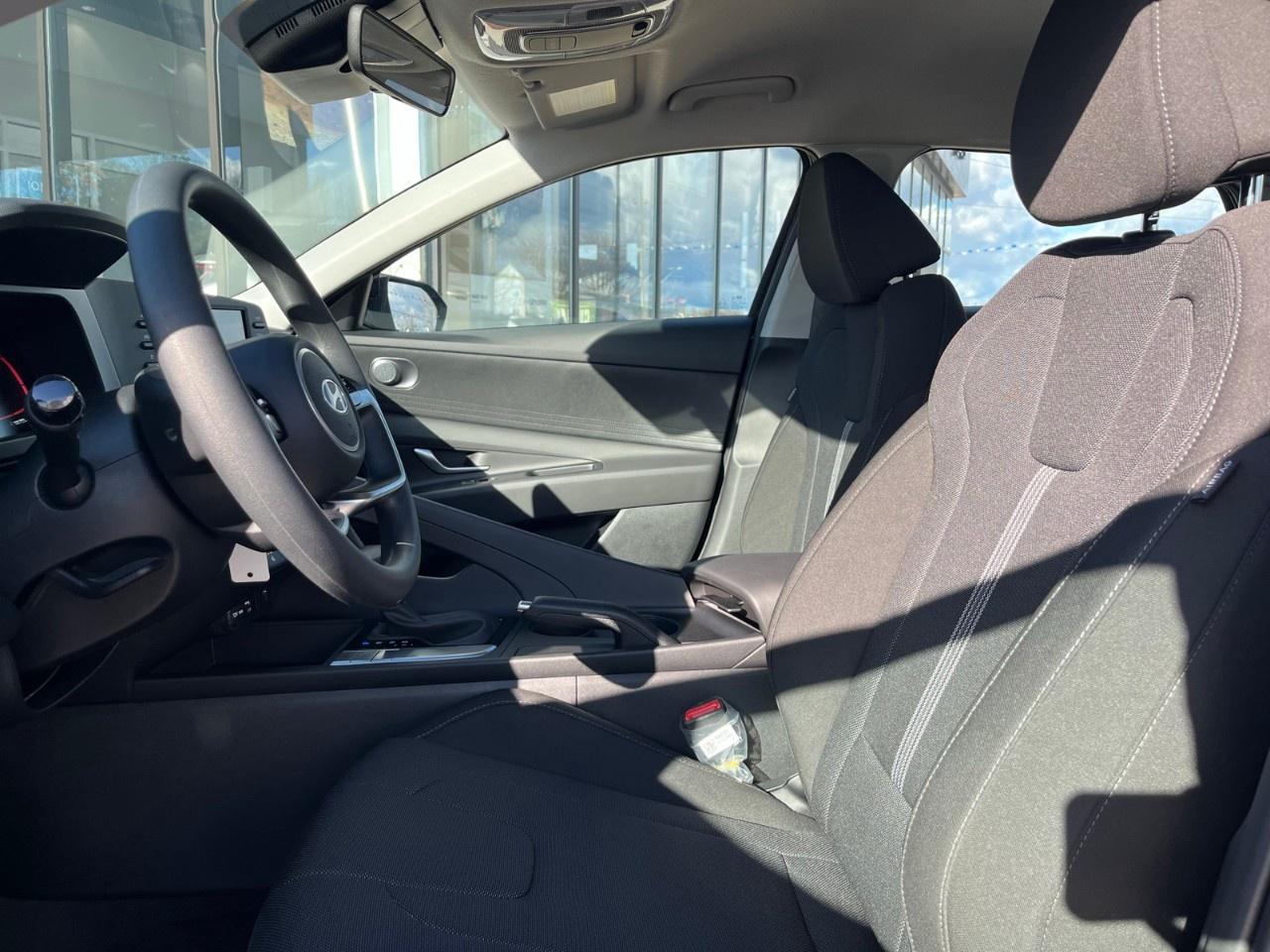 2025 Hyundai Elantra Essential IVT Photo