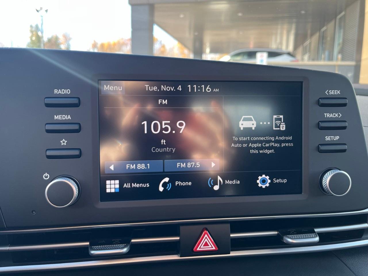 2025 Hyundai Elantra Essential IVT Photo