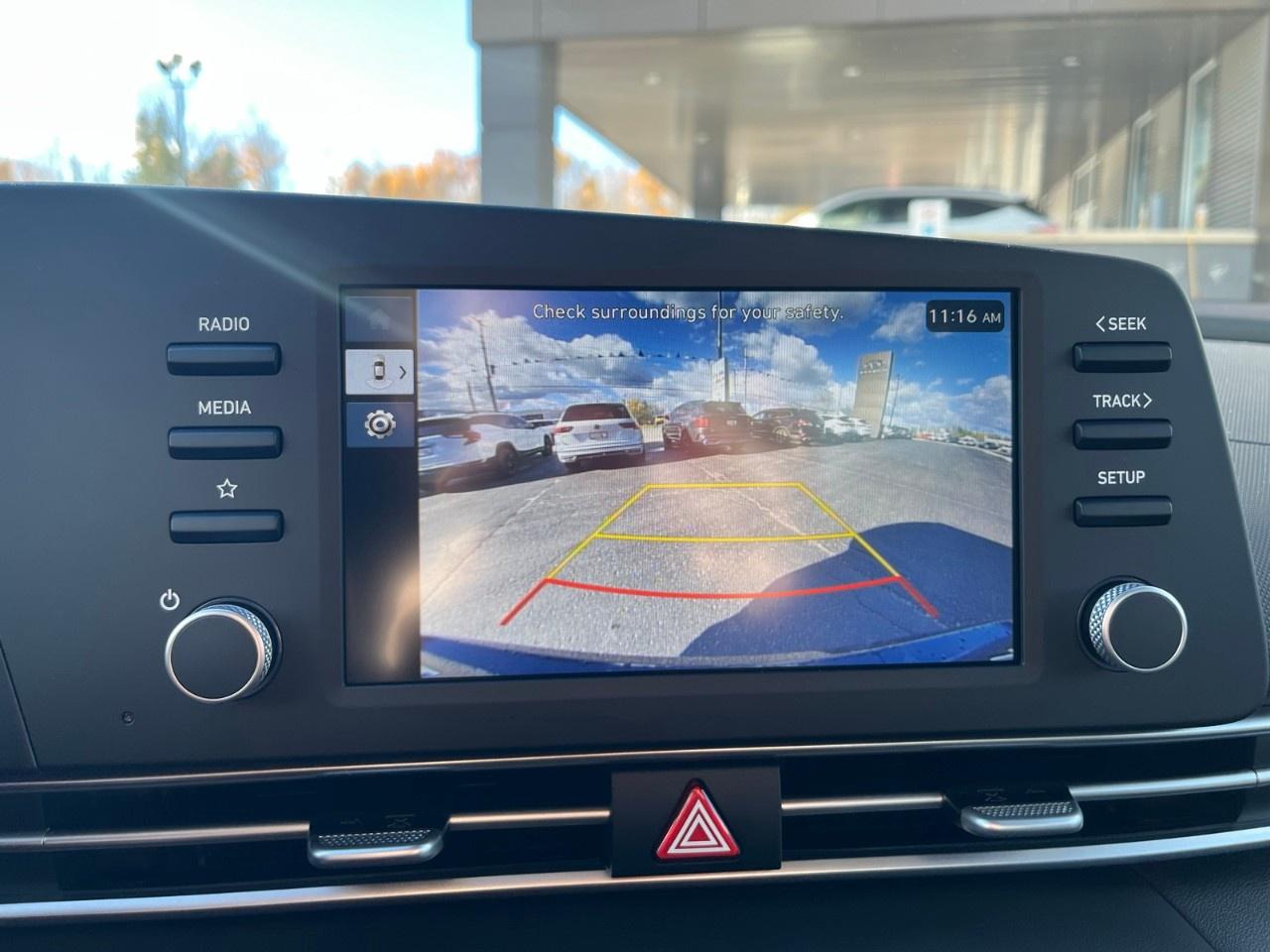 2025 Hyundai Elantra Essential IVT Photo