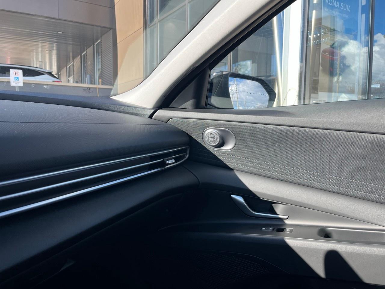 2025 Hyundai Elantra Essential IVT Photo