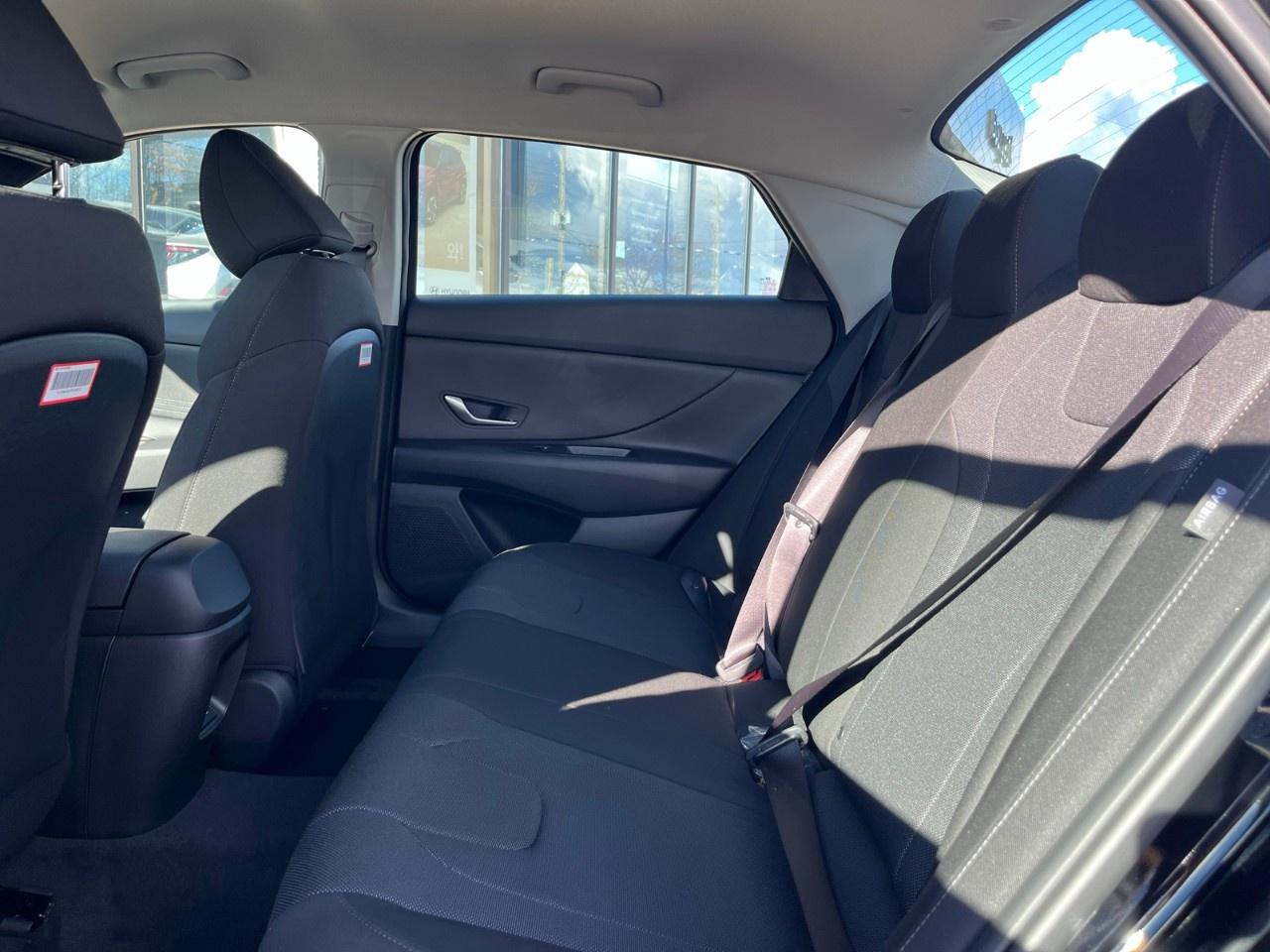 2025 Hyundai Elantra Essential IVT Photo