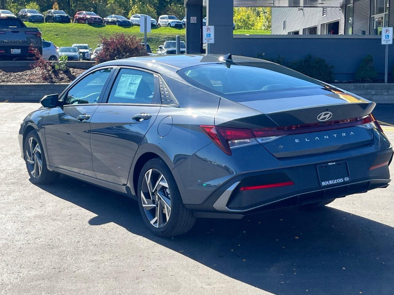 2025 Hyundai Elantra Preferred IVT w/Tech Pkg Photo4