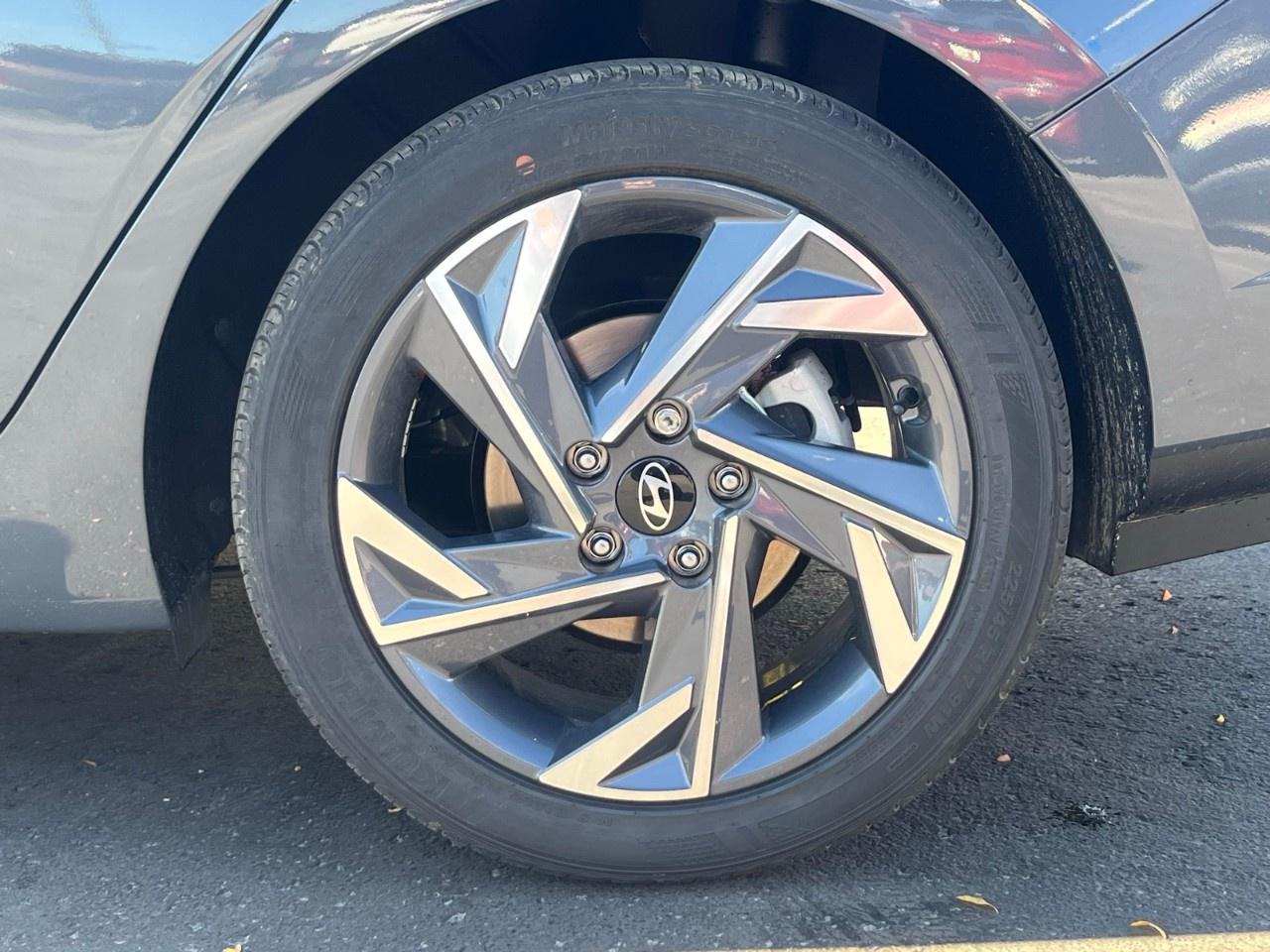 2025 Hyundai Elantra Preferred IVT w/Tech Pkg Photo