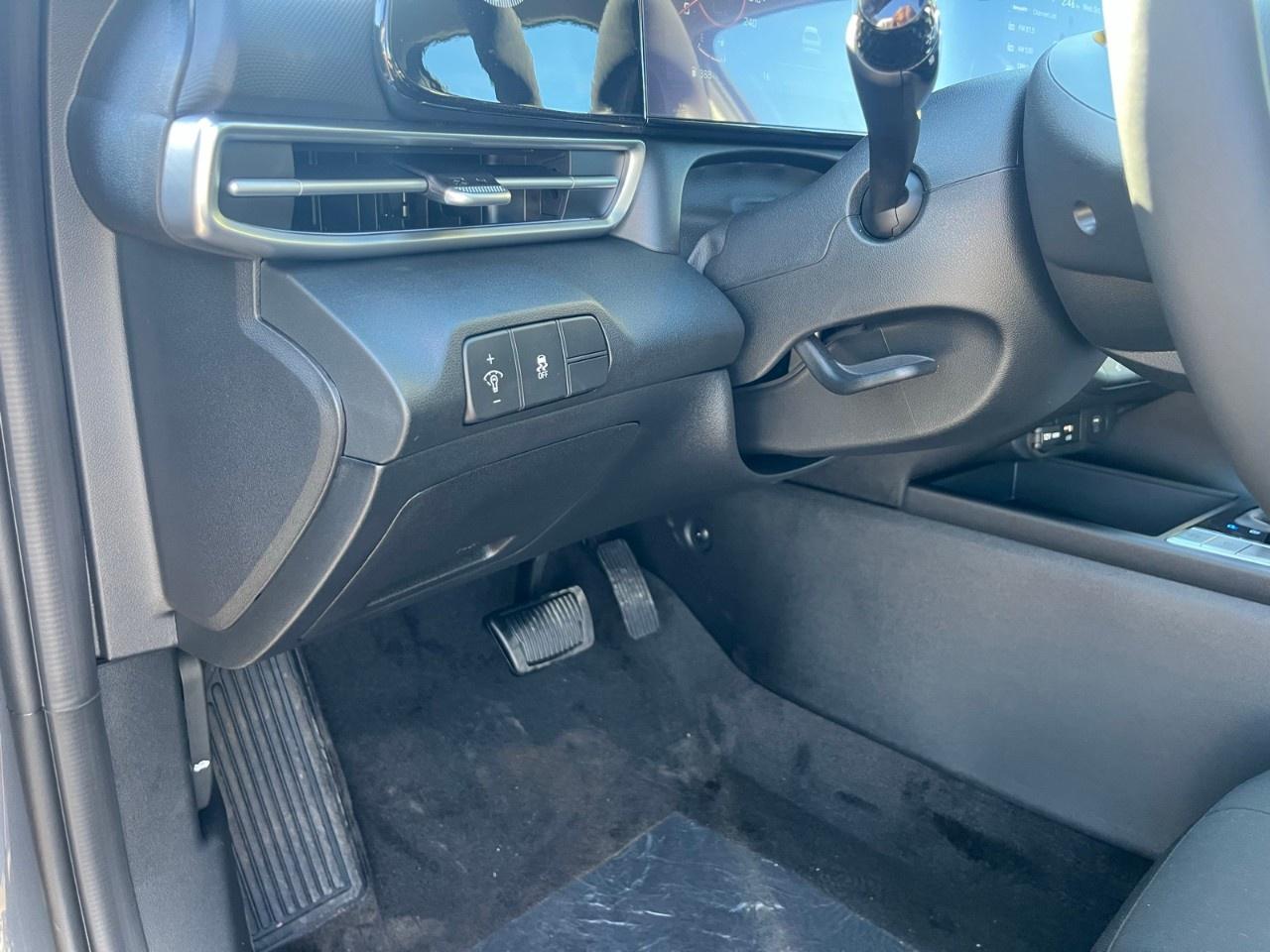 2025 Hyundai Elantra Preferred IVT w/Tech Pkg Photo