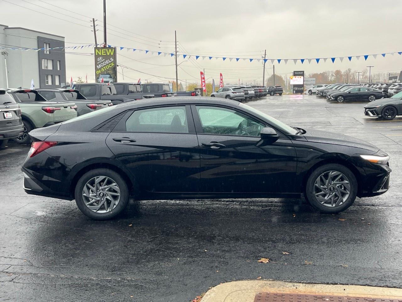 2025 Hyundai Elantra Preferred IVT Photo