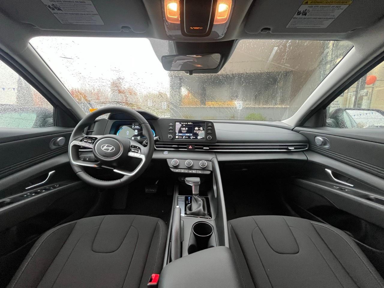 2025 Hyundai Elantra Preferred IVT Photo