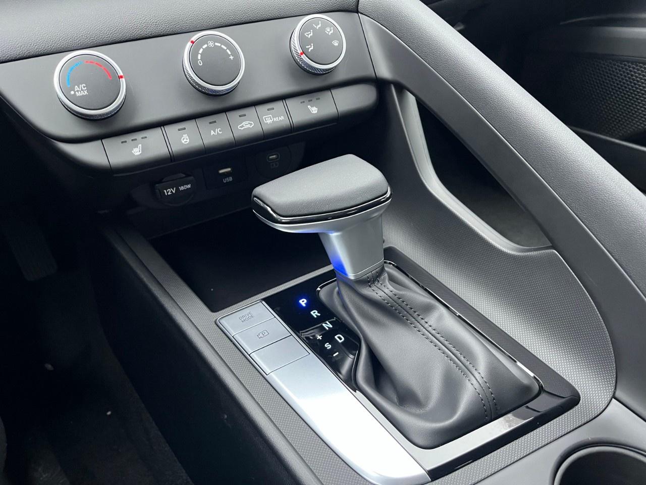 2025 Hyundai Elantra Preferred IVT Photo