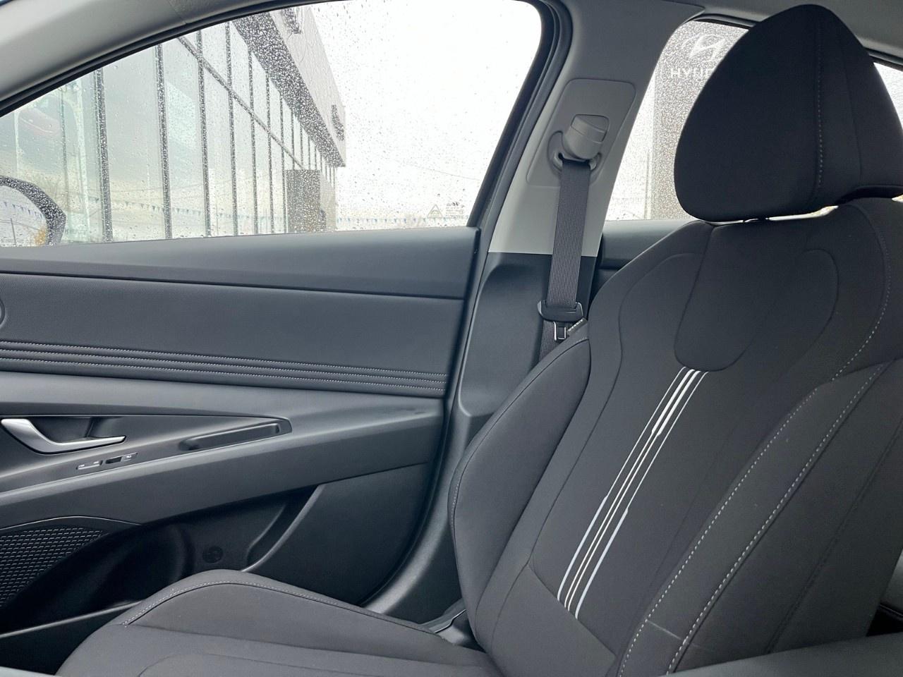 2025 Hyundai Elantra Preferred IVT Photo