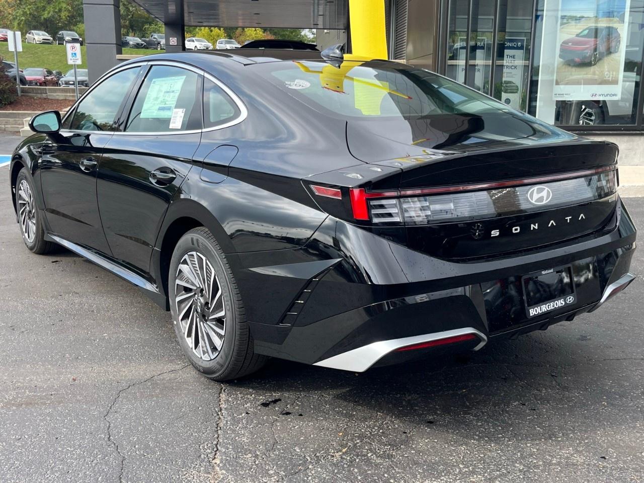 2026 Hyundai Sonata Hybrid Preferred-Trend FWD Photo3