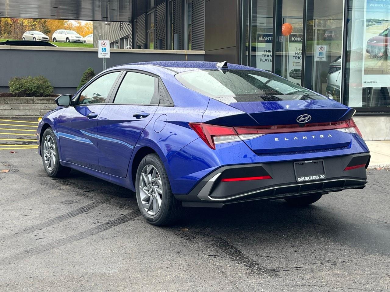 2025 Hyundai Elantra Preferred IVT Photo4