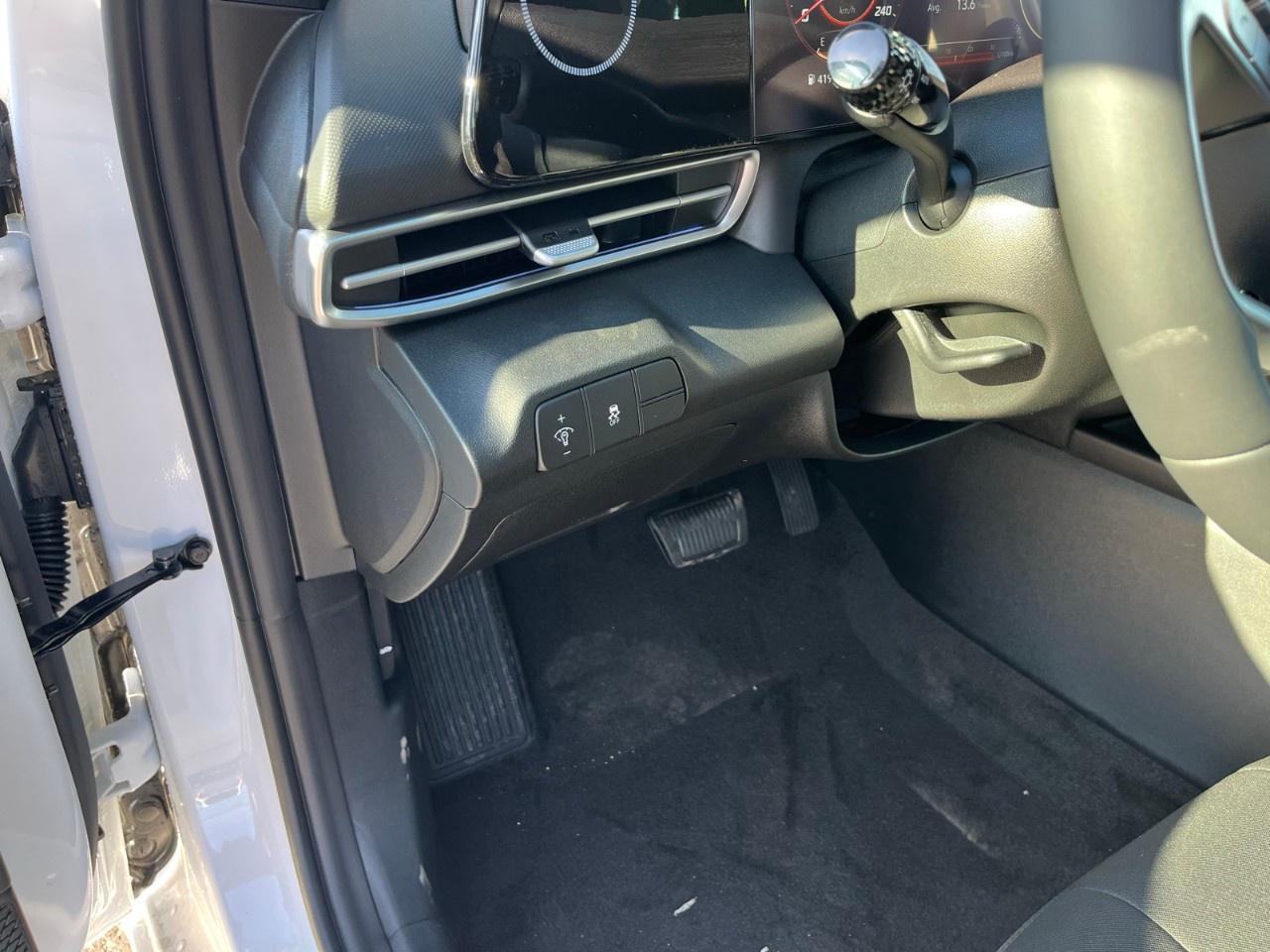 2025 Hyundai Elantra Preferred IVT w/Tech Pkg Photo