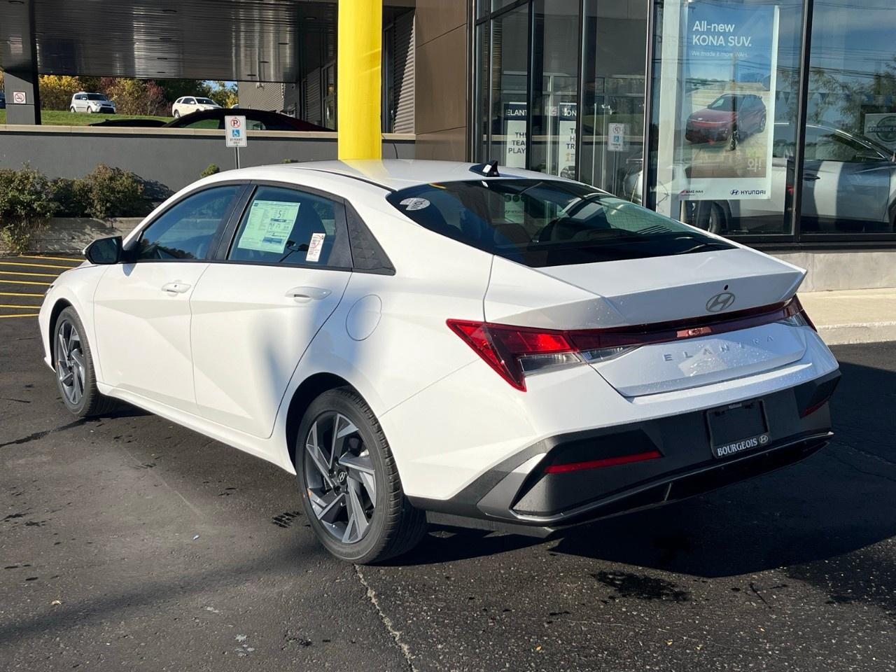 2025 Hyundai Elantra Preferred IVT w/Tech Pkg Photo4