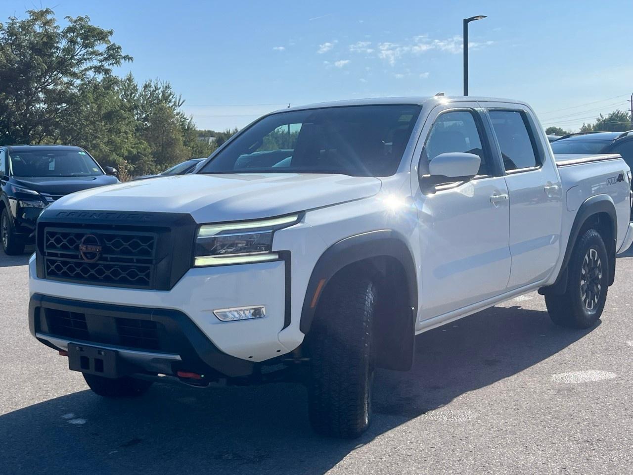 2022 Nissan Frontier Crew Cab 4x4 PRO-4X Auto Photo2