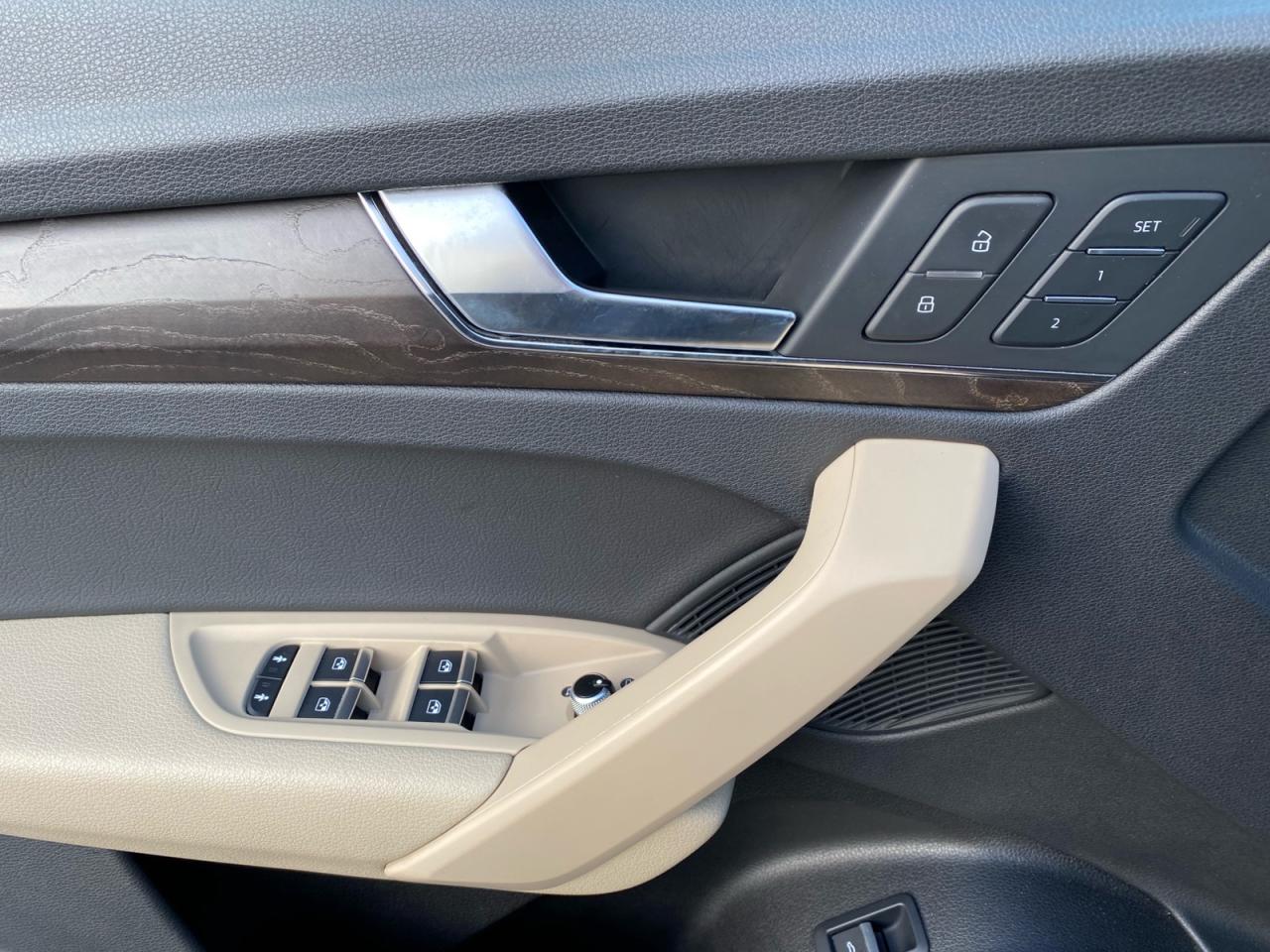 2020 Audi Q5 2.0T | Technik | Panoramic Sunroof Photo