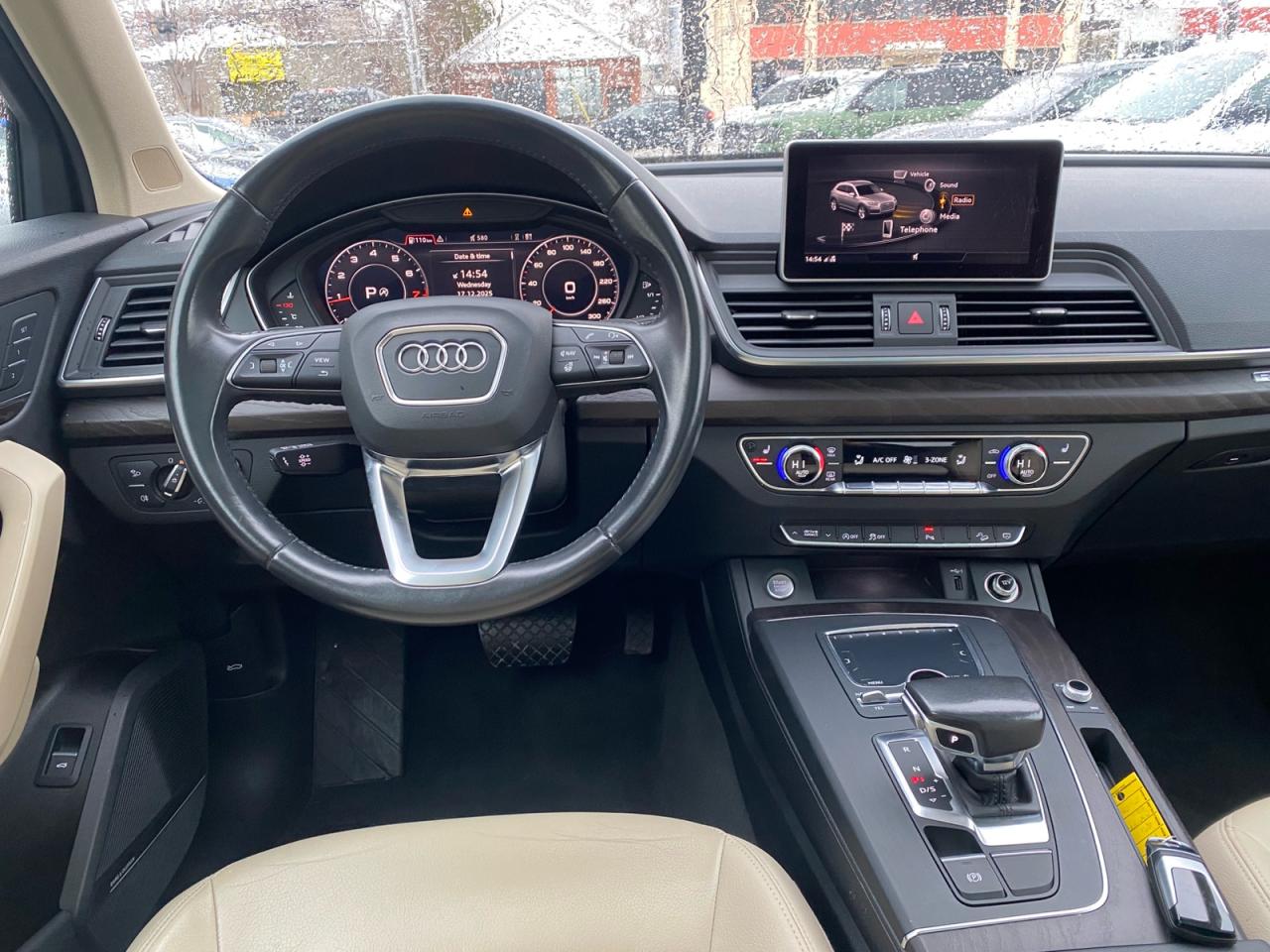 2020 Audi Q5 2.0T | Technik | Panoramic Sunroof Photo