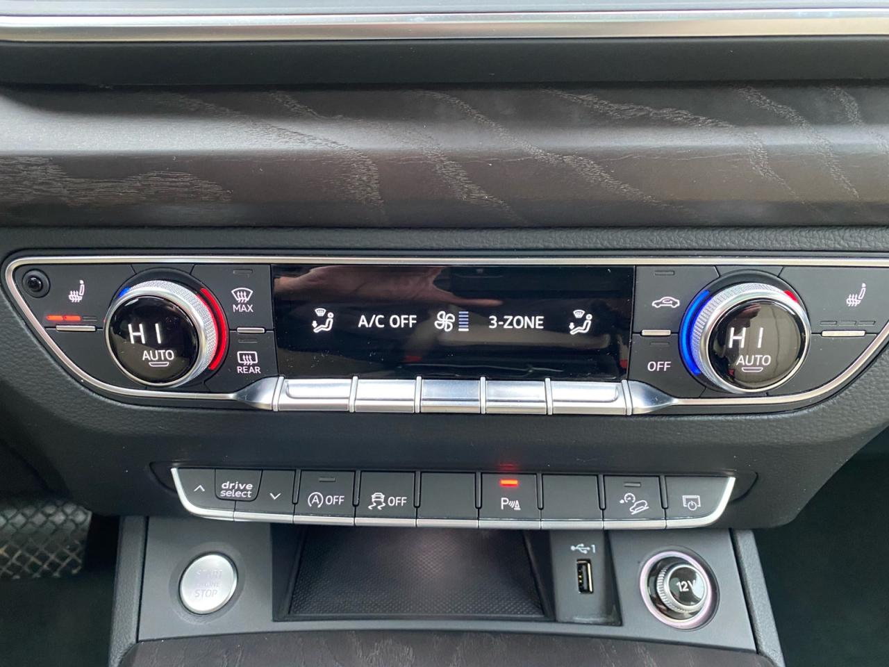 2020 Audi Q5 2.0T | Technik | Panoramic Sunroof Photo