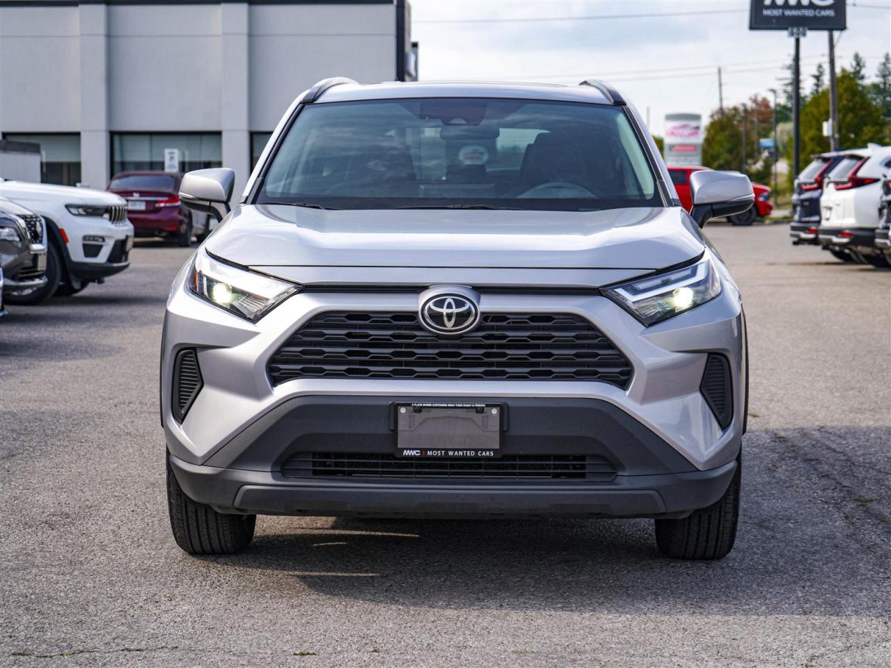 2023 Toyota RAV4 XLE AWD | NO ACCIDENTS | 8 SERVICE RECORDS | SUNROOF Photo2