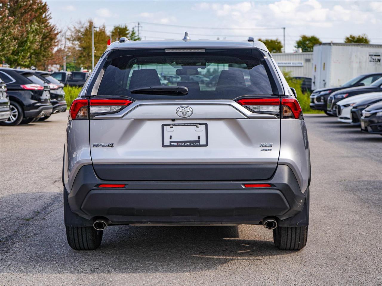 2023 Toyota RAV4 XLE AWD | NO ACCIDENTS | 8 SERVICE RECORDS | SUNROOF Photo