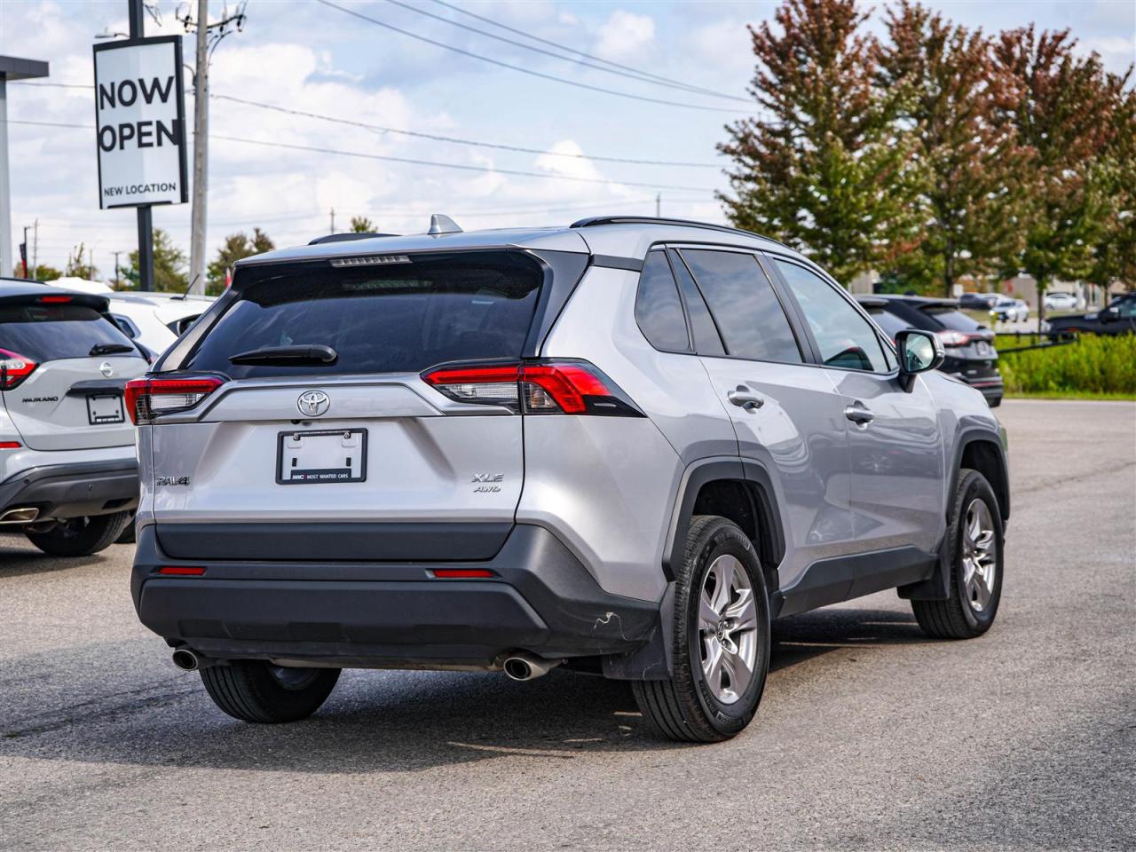 2023 Toyota RAV4 XLE AWD | NO ACCIDENTS | 8 SERVICE RECORDS | SUNROOF Photo
