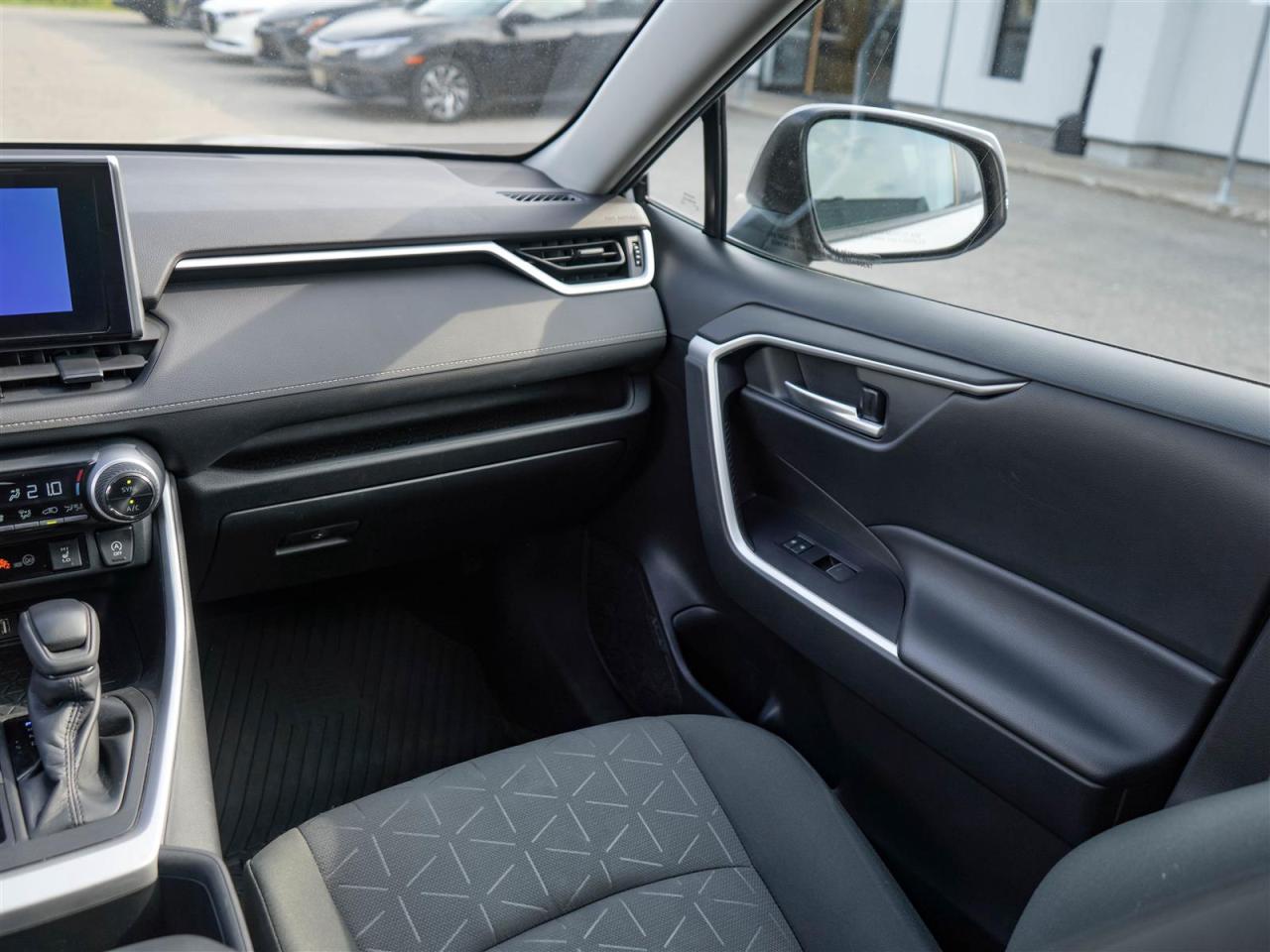 2023 Toyota RAV4 XLE AWD | NO ACCIDENTS | 8 SERVICE RECORDS | SUNROOF Photo