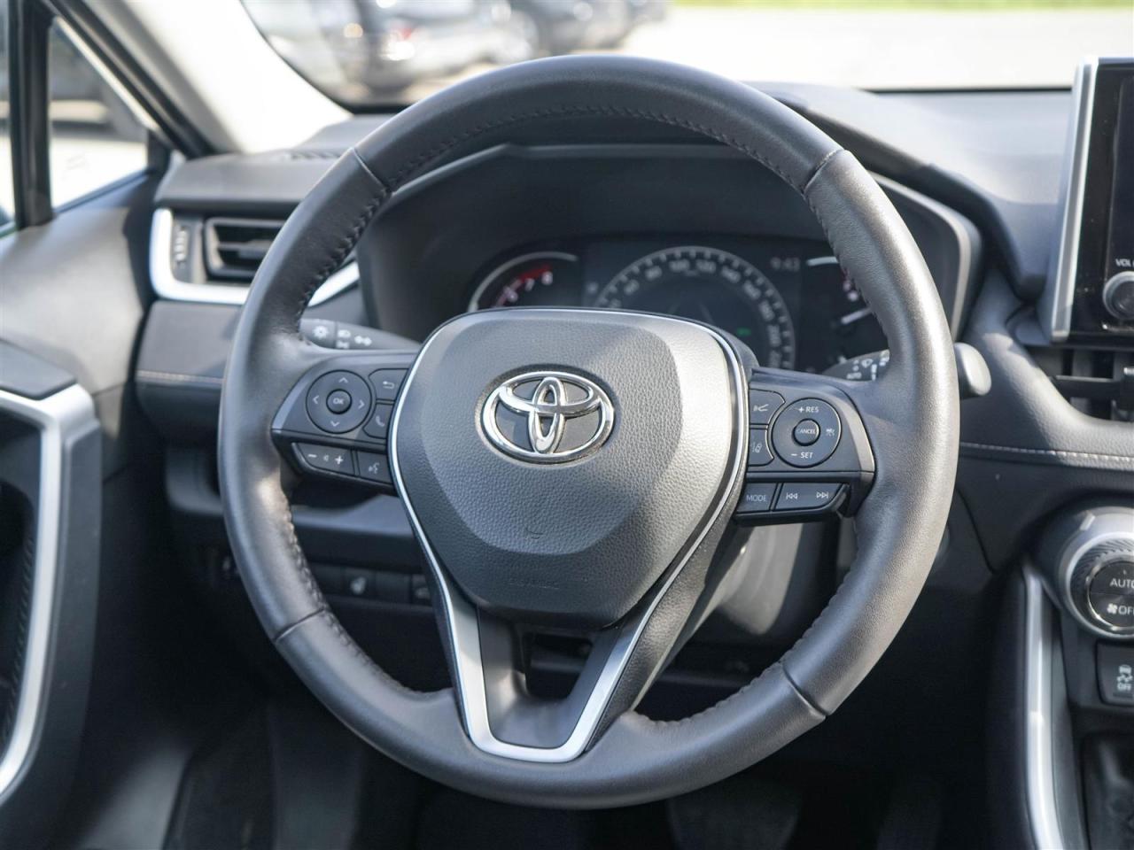 2023 Toyota RAV4 XLE AWD | NO ACCIDENTS | 8 SERVICE RECORDS | SUNROOF Photo