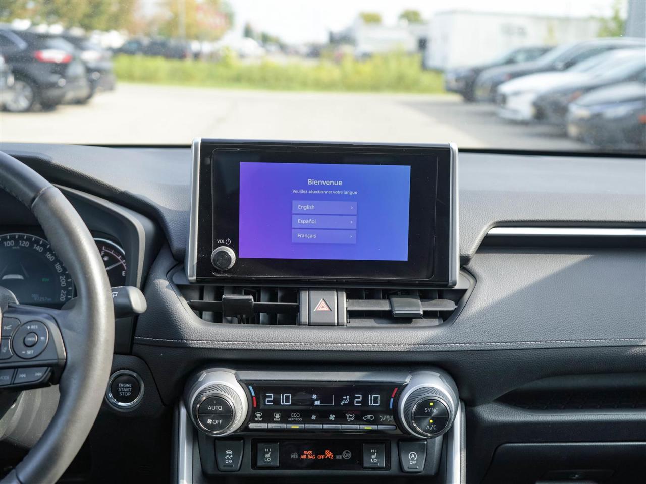 2023 Toyota RAV4 XLE AWD | NO ACCIDENTS | 8 SERVICE RECORDS | SUNROOF Photo