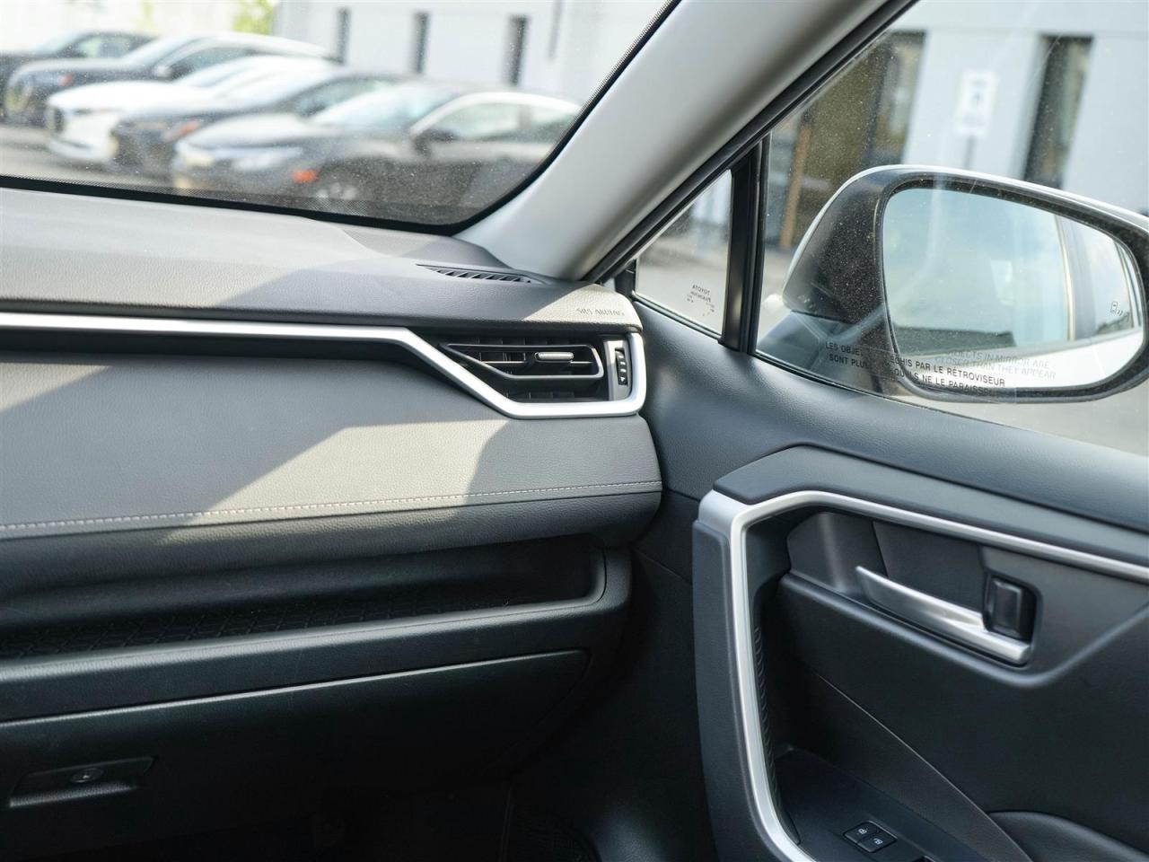 2023 Toyota RAV4 XLE AWD | NO ACCIDENTS | 8 SERVICE RECORDS | SUNROOF Photo