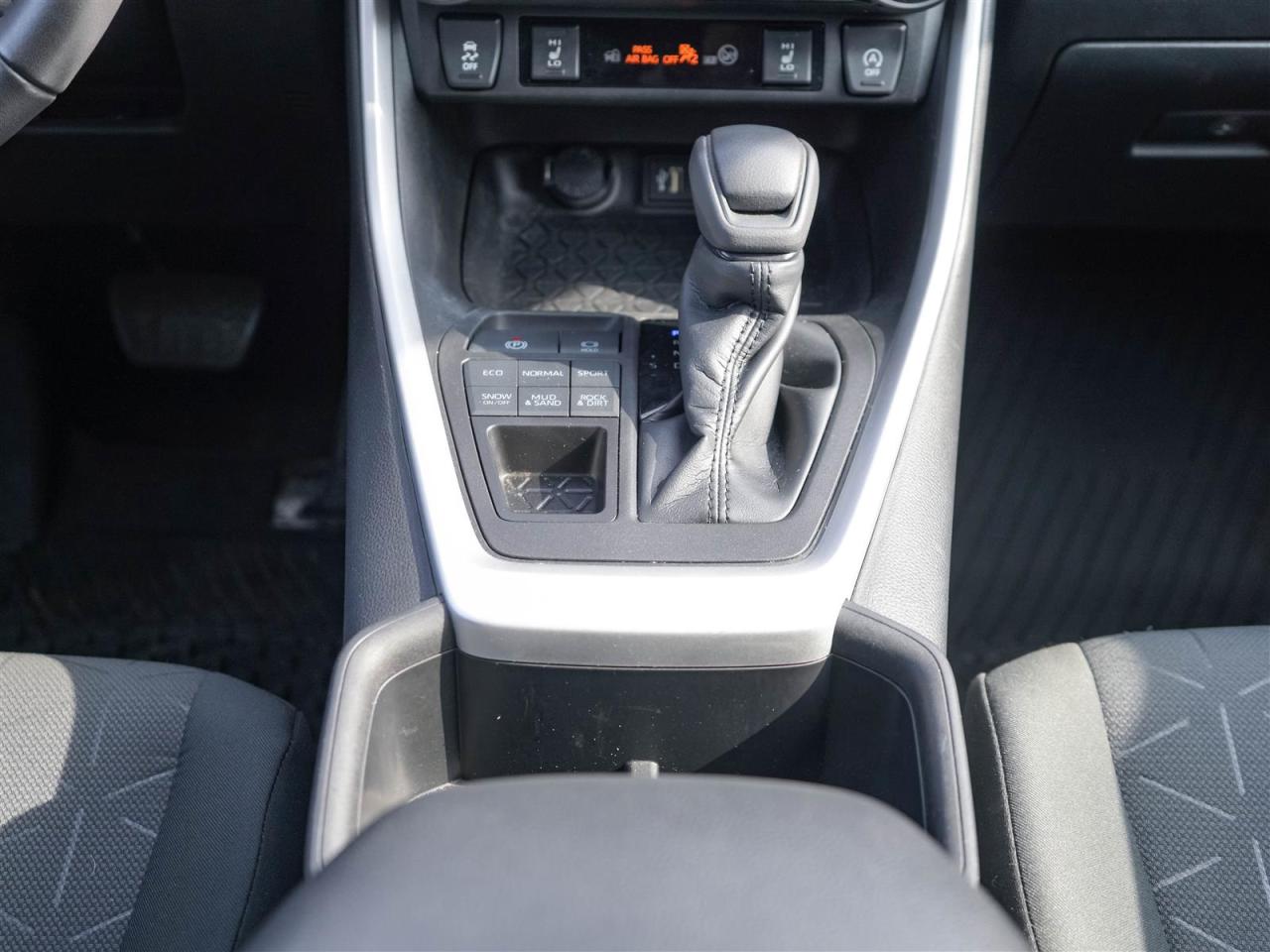 2023 Toyota RAV4 XLE AWD | NO ACCIDENTS | 8 SERVICE RECORDS | SUNROOF Photo