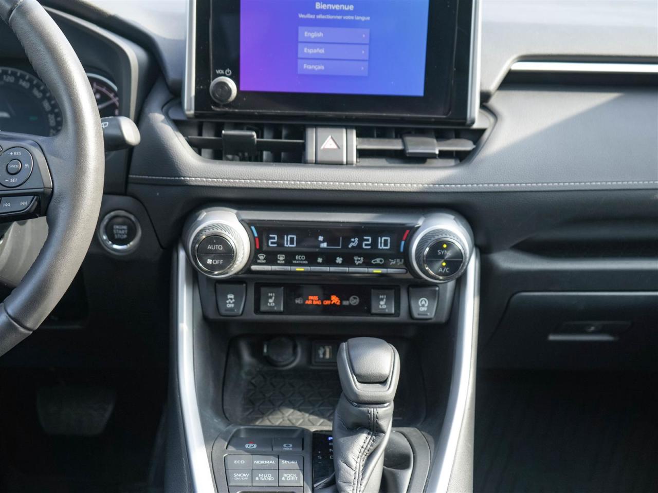 2023 Toyota RAV4 XLE AWD | NO ACCIDENTS | 8 SERVICE RECORDS | SUNROOF Photo