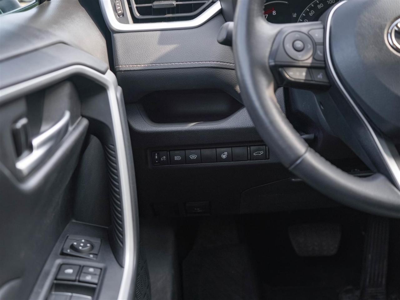 2023 Toyota RAV4 XLE AWD | NO ACCIDENTS | 8 SERVICE RECORDS | SUNROOF Photo