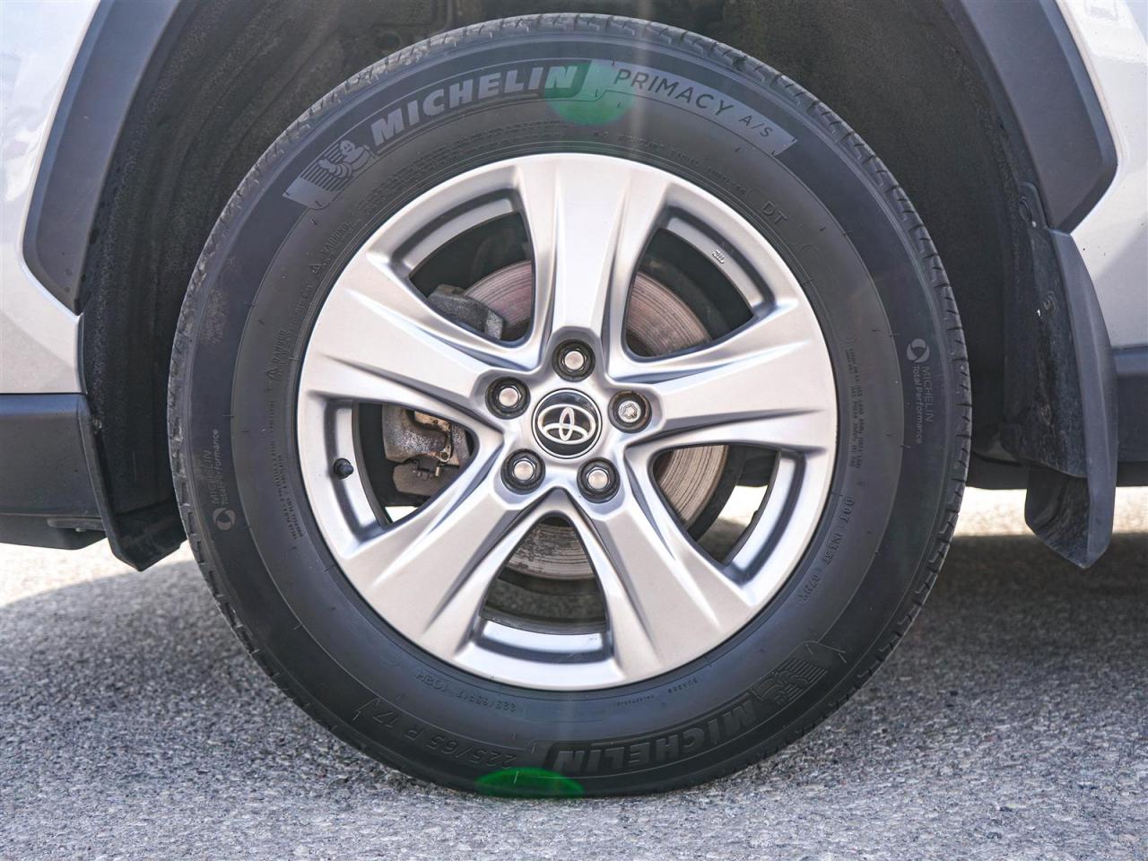 2023 Toyota RAV4 XLE AWD | NO ACCIDENTS | 8 SERVICE RECORDS | SUNROOF Photo