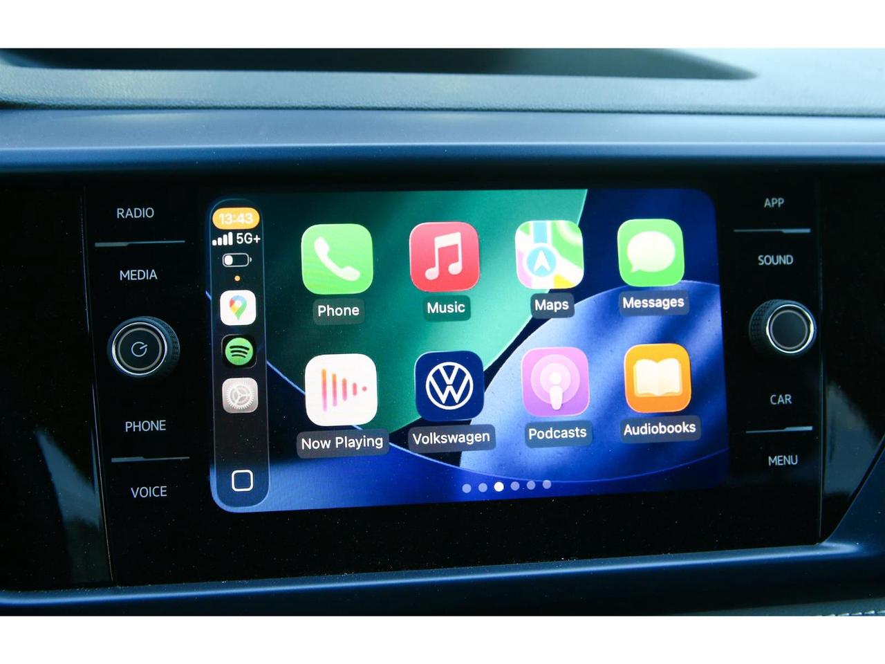 2024 Volkswagen Taos Highline | turbocharged 1.5-liter engine | Panorama Roof | Photo