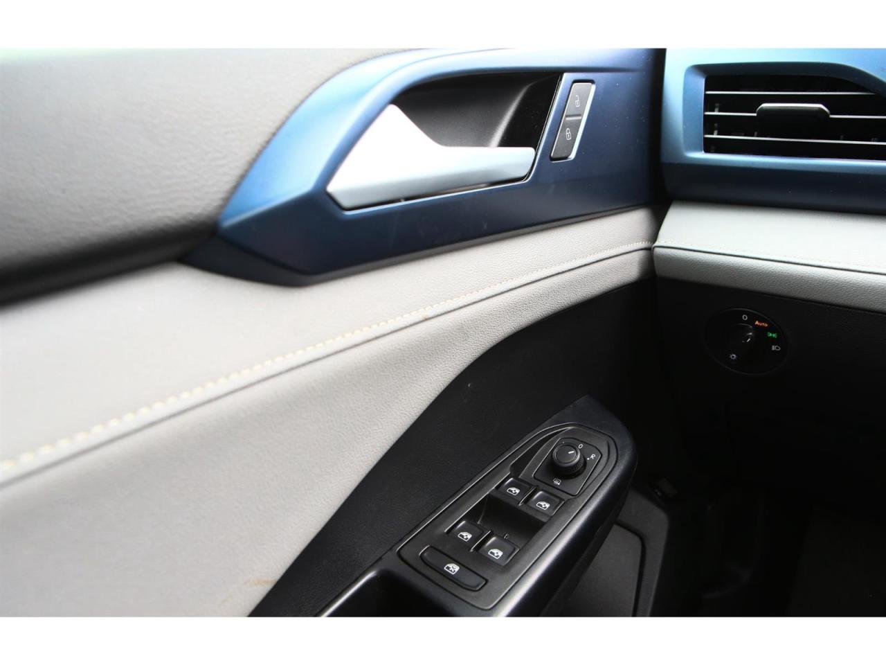 2024 Volkswagen Taos Comfortline Photo