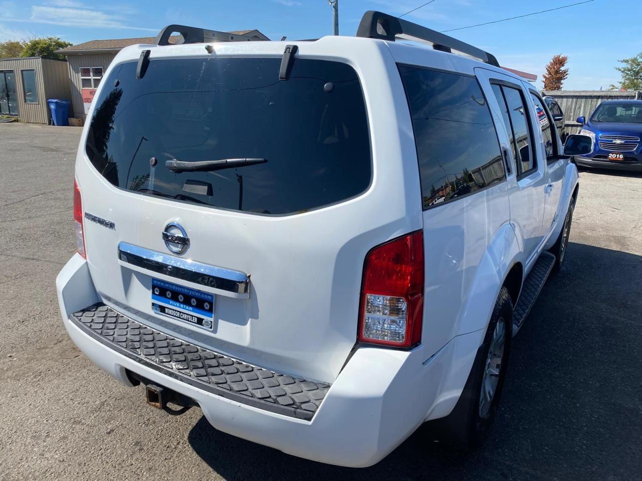 2011 Nissan Pathfinder S - Photo #5