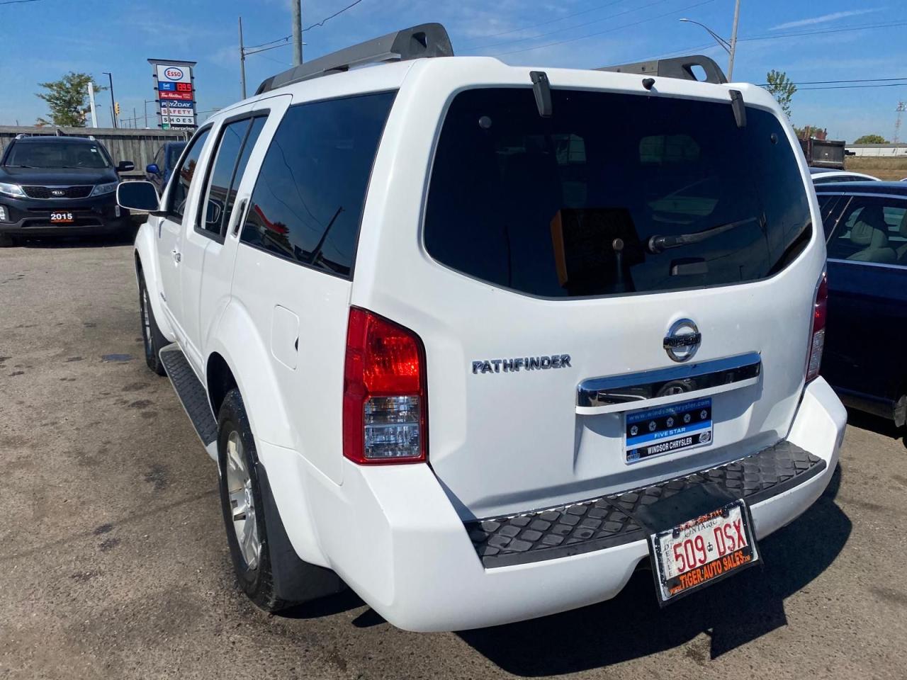 2011 Nissan Pathfinder S - Photo #3