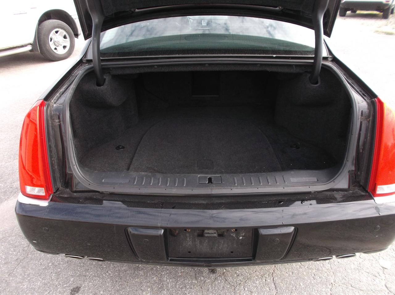 2011 Cadillac DTS DTS - Photo #8