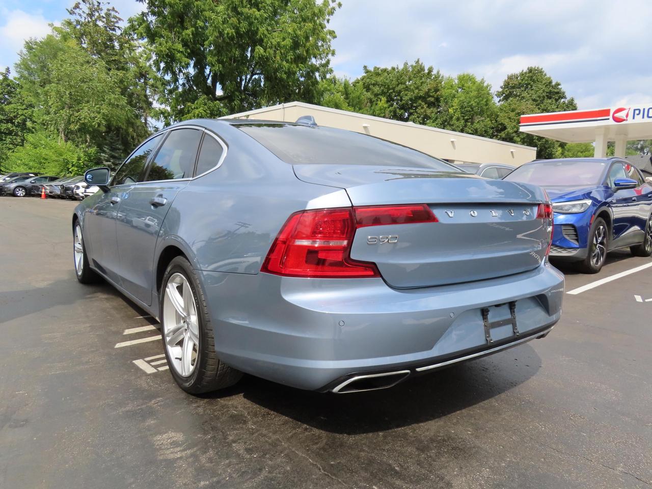 2017 Volvo S90 T6 Momentum Pkg - Navigation - Leather - Sunroof !!! Photo