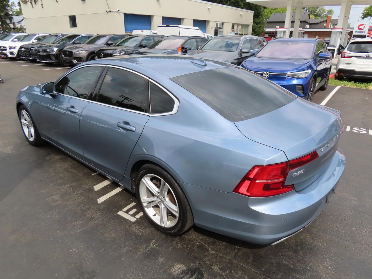 2017 Volvo S90 T6 Momentum Pkg - Navigation - Leather - Sunroof !!! Photo