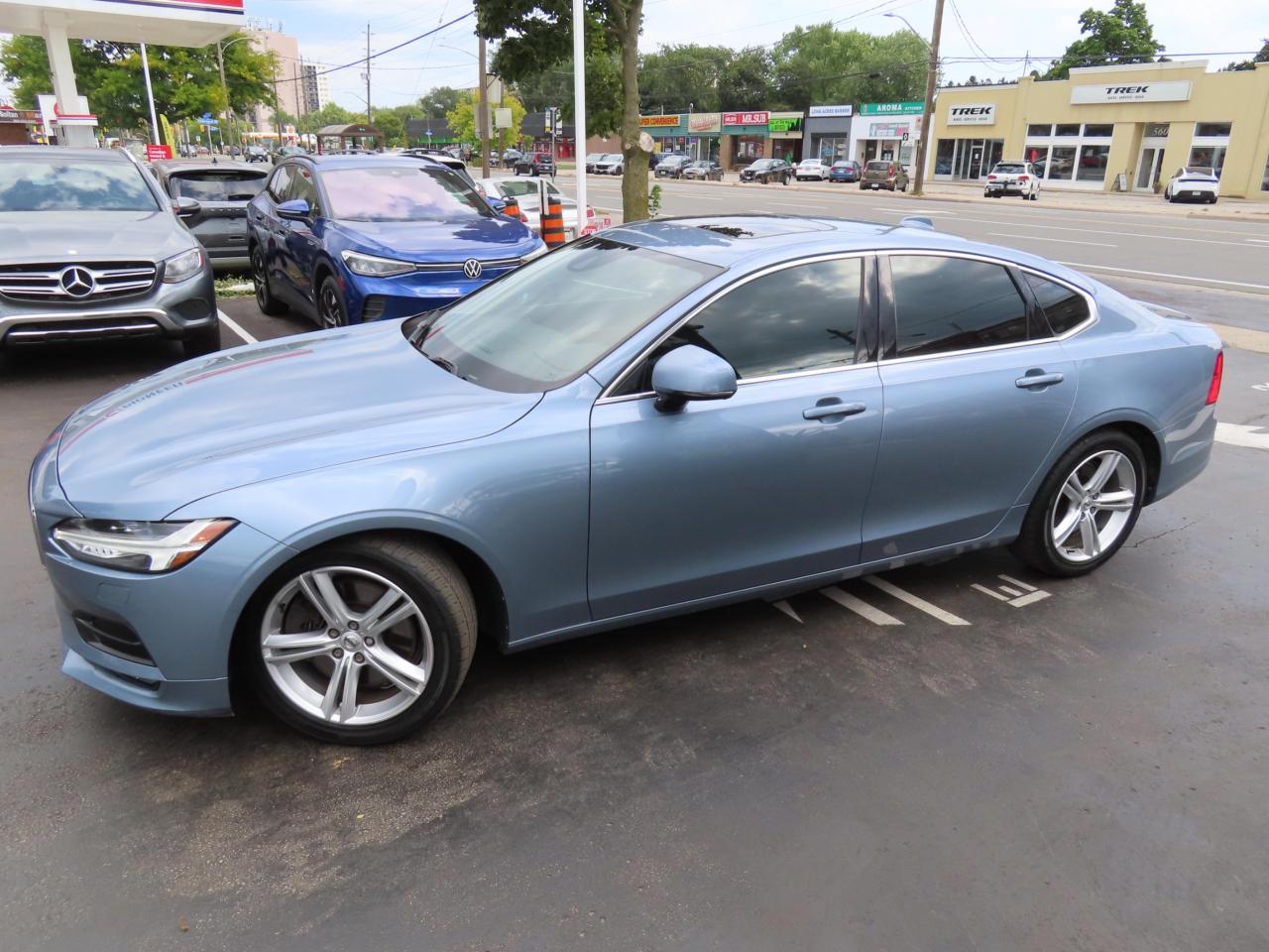 2017 Volvo S90 T6 Momentum Pkg - Navigation - Leather - Sunroof !!! Photo