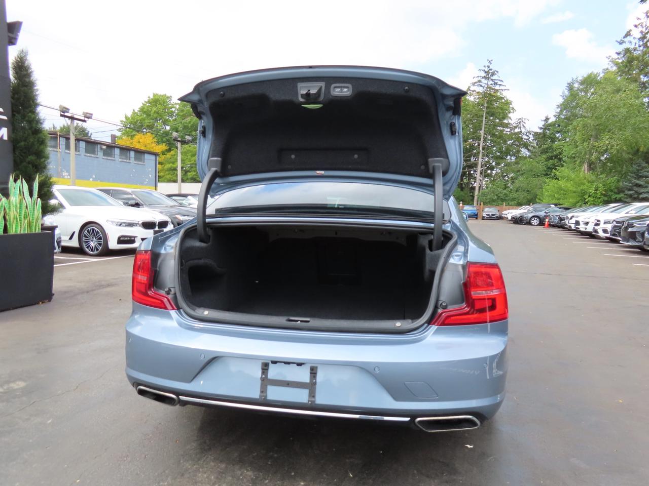 2017 Volvo S90 T6 Momentum Pkg - Navigation - Leather - Sunroof !!! Photo