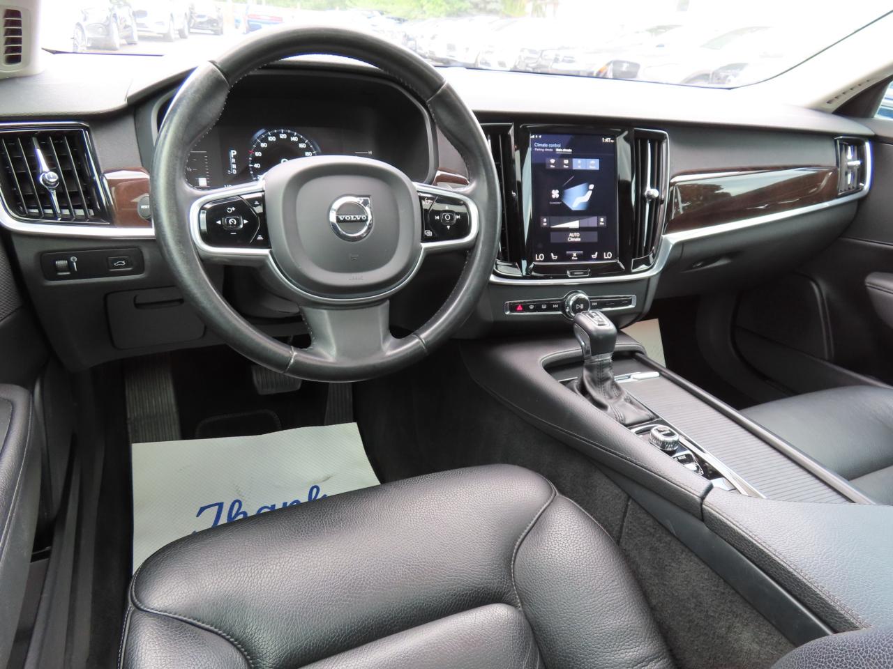 2017 Volvo S90 T6 Momentum Pkg - Navigation - Leather - Sunroof !!! Photo